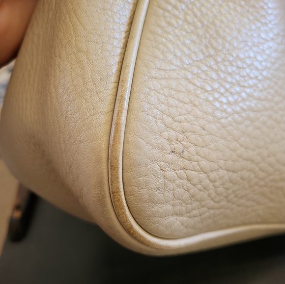 Dooney and Bourke vintage Ivory pebbled medium hobo shoulder bag. - Picture 6 of 16